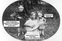 Maria Hahlweg mit meiner Großmutter Erika und unbekanntes Kind